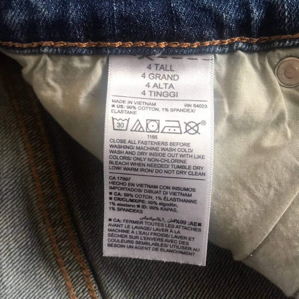Women’s Old Navy Boyfriend Jeans - Picture 6 of 8